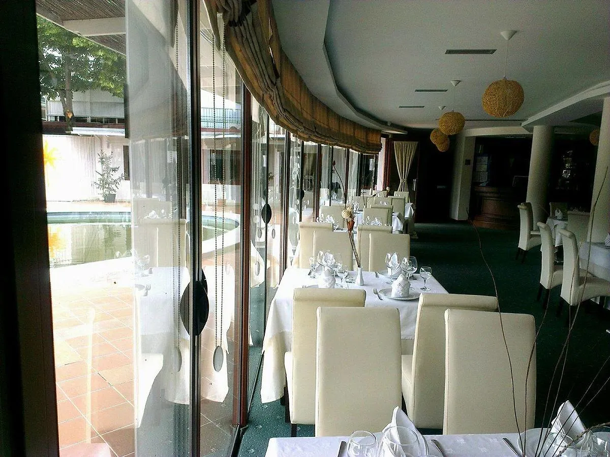 Merlin Park Resort Tirana 0*,  Albanie
